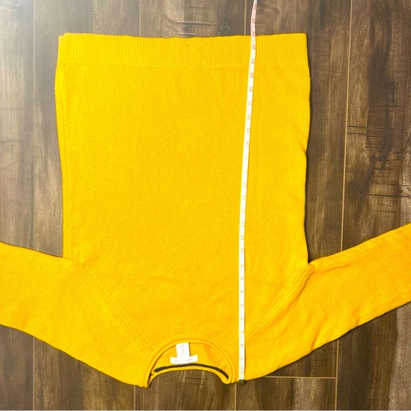 Tabitha Webb Size S 80%LambWool 20%Nylon Yellow Sweater Warm Cozy Any Occasion - Picture 10 of 10